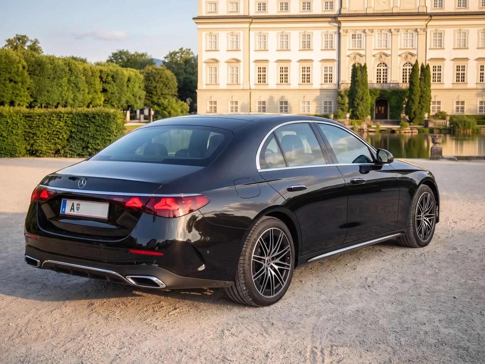 Mercedes-Benz E-Class, view 3