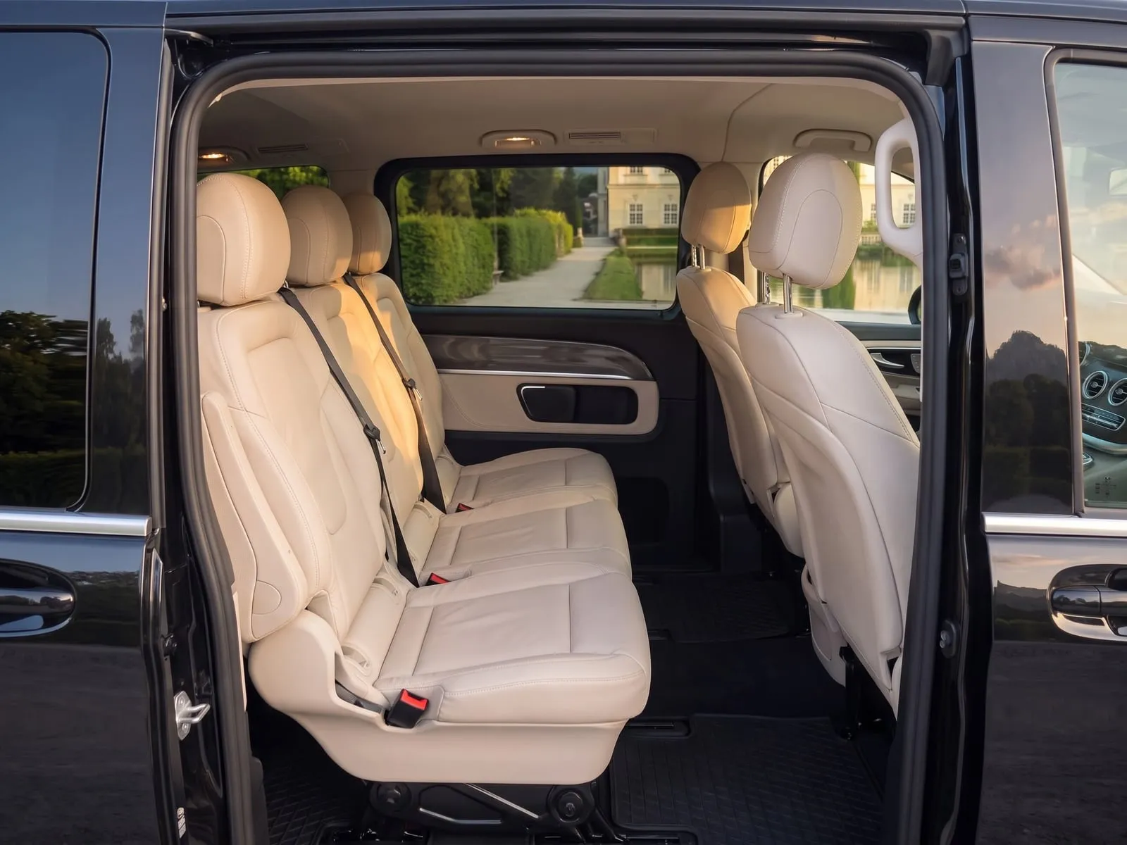 Mercedes-Benz V-Class, view 4