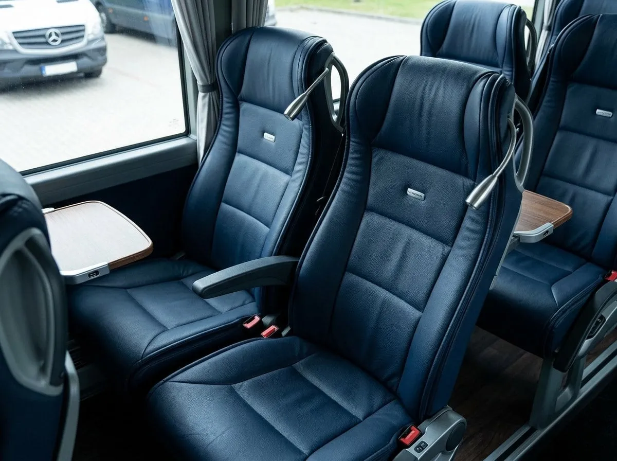 Coach, interior